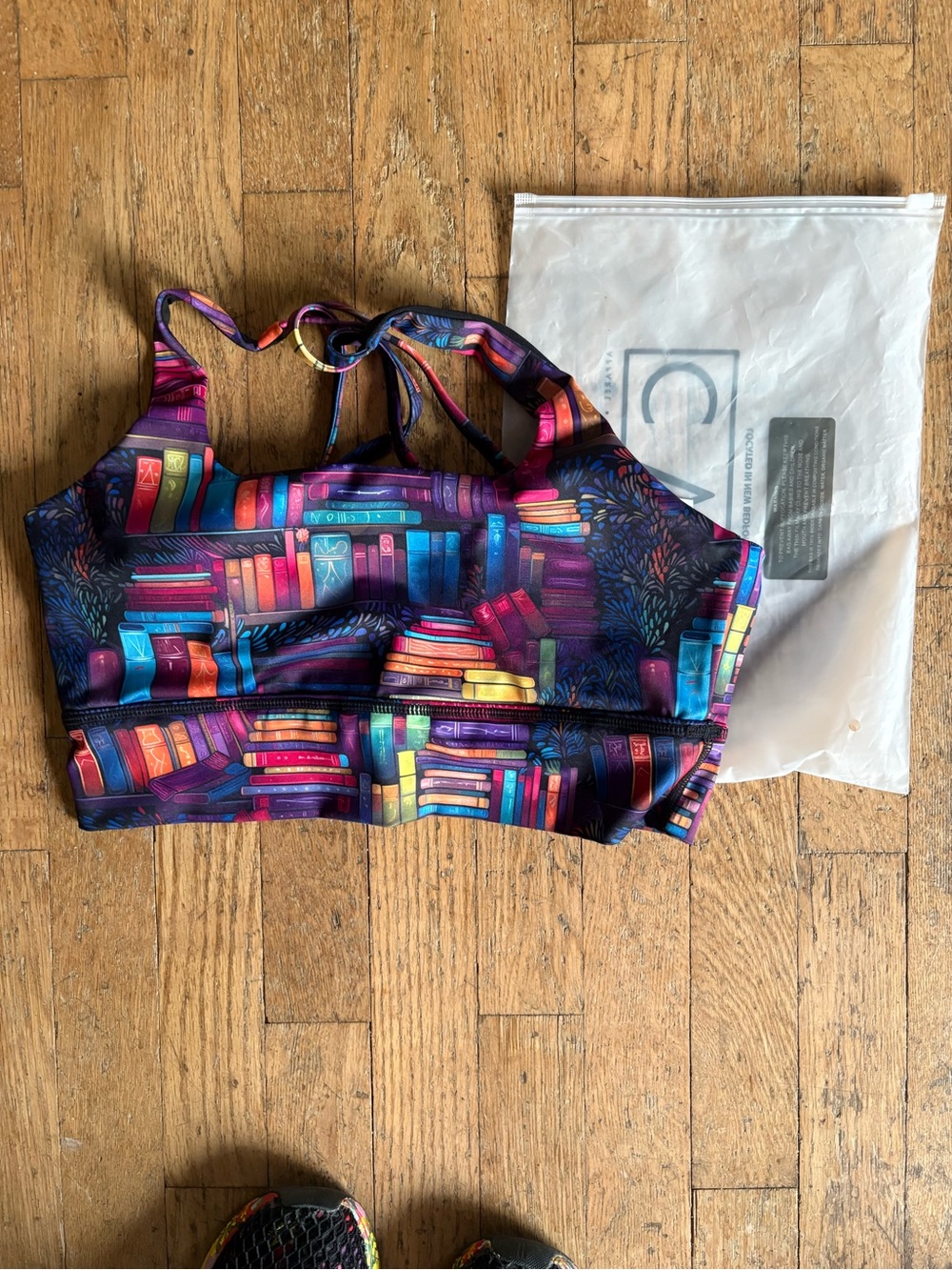 Constantly Varied Gear Plot Twist Size Medium -Never worn